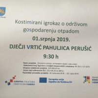 Kostimirani igrokaz o održivom gospodarenju otpada.